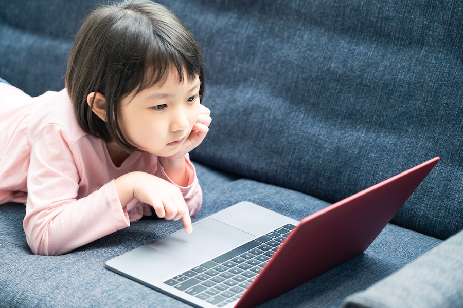 girl watching laptop_Dietitians On Demand