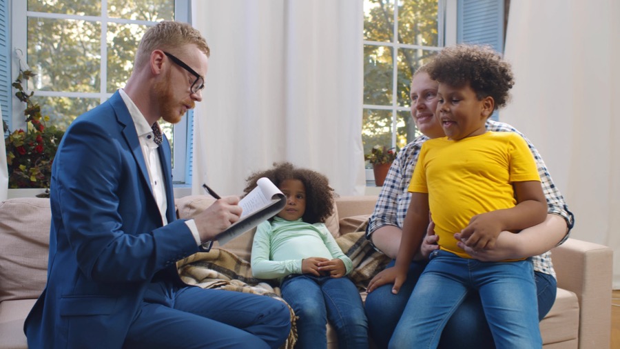 Dietitian speaking with family_Dietitians On Demand