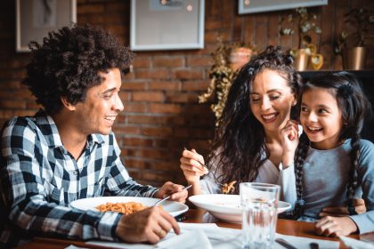family eating dinner_Dietitians On Demand