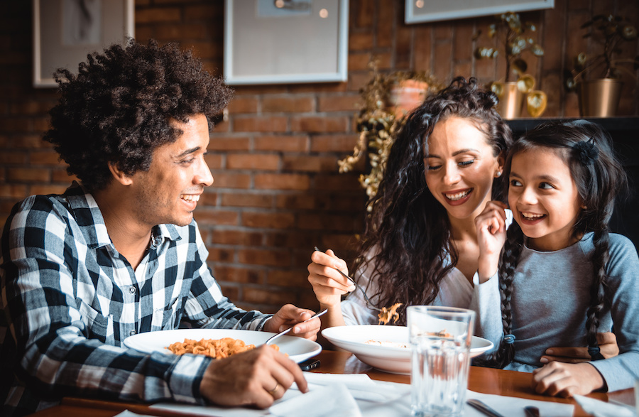 family eating dinner_Dietitians On Demand