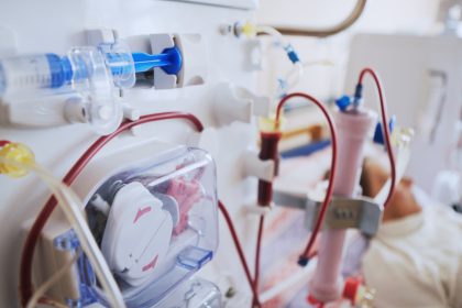 machine to recycle blood into a patient